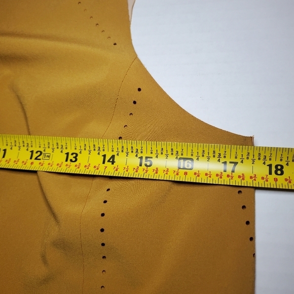 Athleta Terra Perforated Scoop Back Sleeveless Crop Tank Top S Gold Mustard - Picture 9 of 9